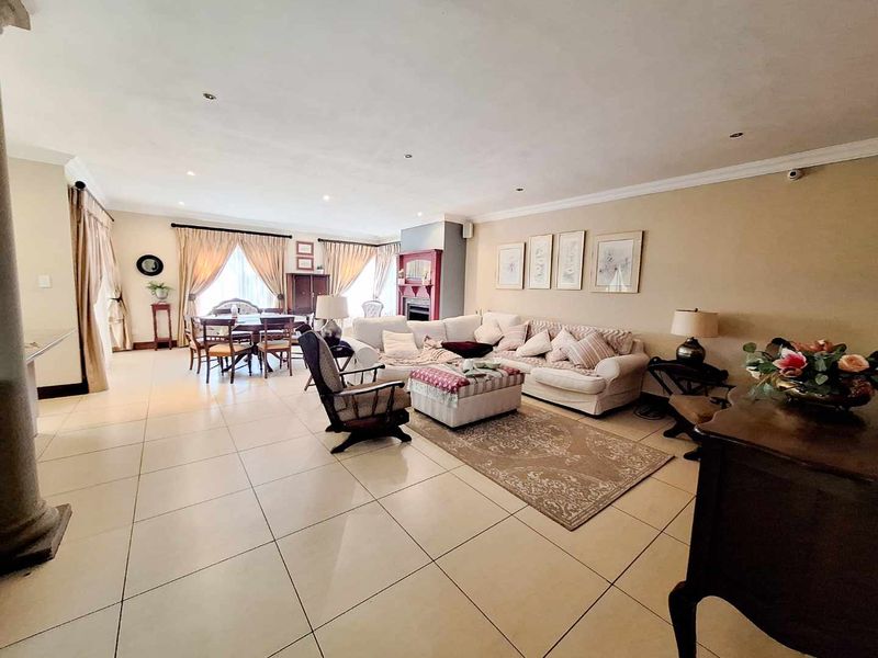 Magnificent Modern Living in The Wilds Security Estate!  The Entertainer's dream! Ideal for Embassy personnel or Executives!. - Photo 9