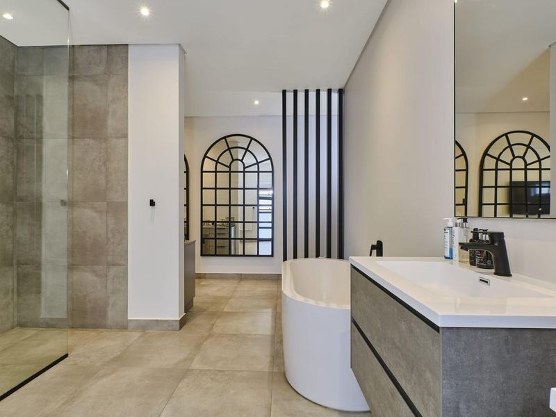 Modern 4-Bedroom Townhouse in Hyde Park | Luxury Living in a Prime Sandton - Photo 3