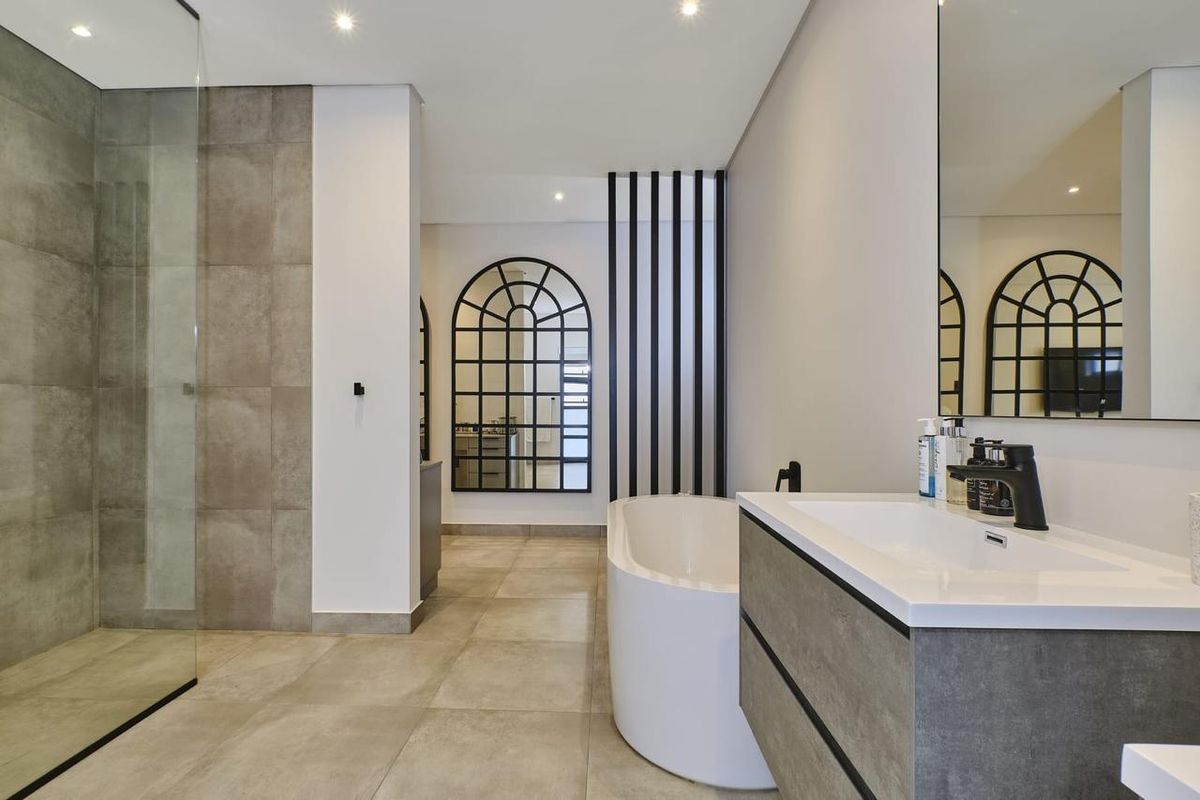 Modern 4-Bedroom Townhouse in Hyde Park | Luxury Living in a Prime Sandton - Photo 3