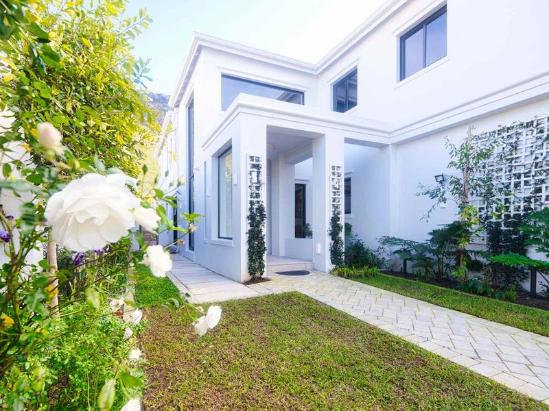 MAGNIFICENT PROPERTY IN HERMANUS HEIGHTS - Photo 8