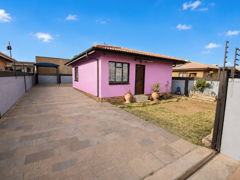 Perfect Starter Home - Photo 1