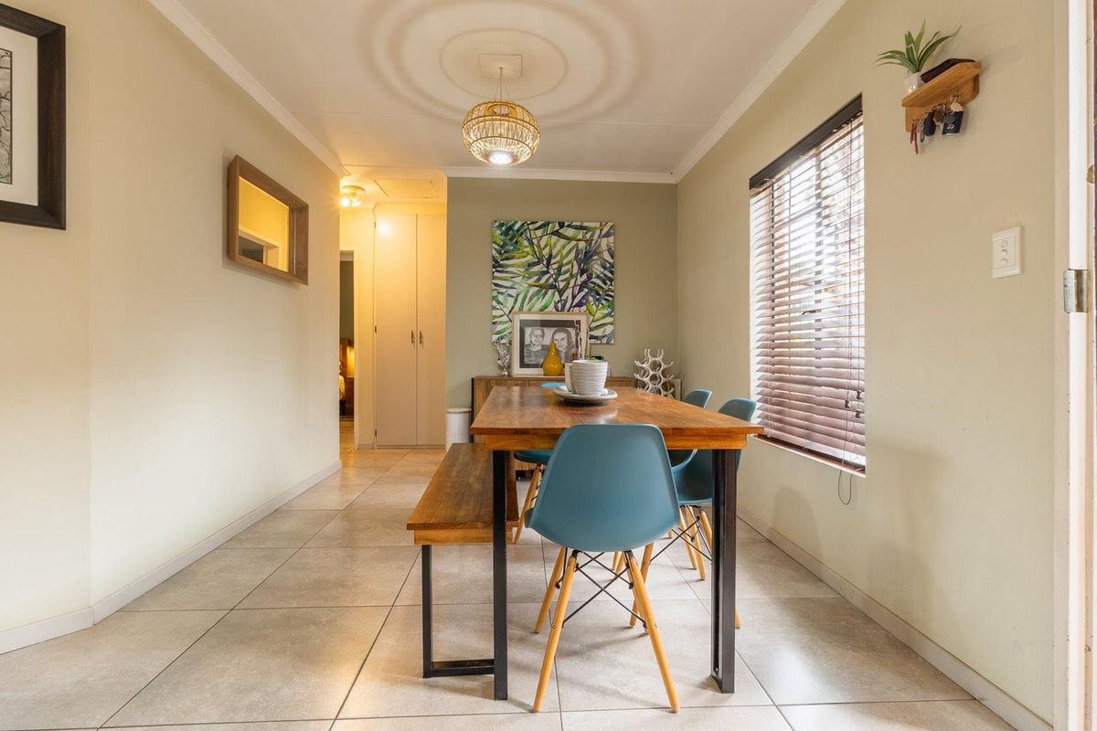Neat & Tidy, Two bedroom simplex in security estate - Moreleta Park - Photo 5
