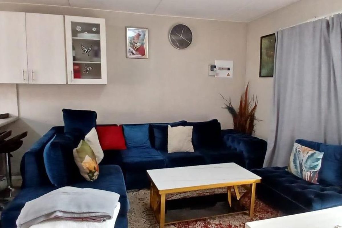 Secure ground-floor living with a private garden and top safety - Photo 3