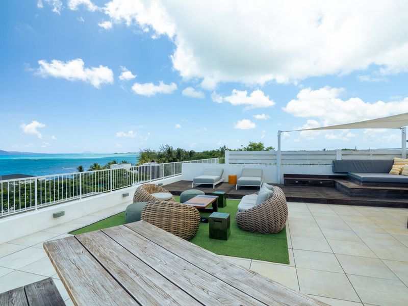 Elevated Coastal Living with Iconic Island Views - Photo 2