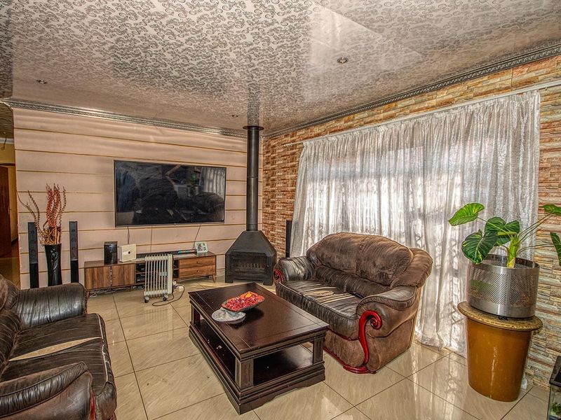 3 bed spacious family home for sale - Southdowns Estate! - Photo 6