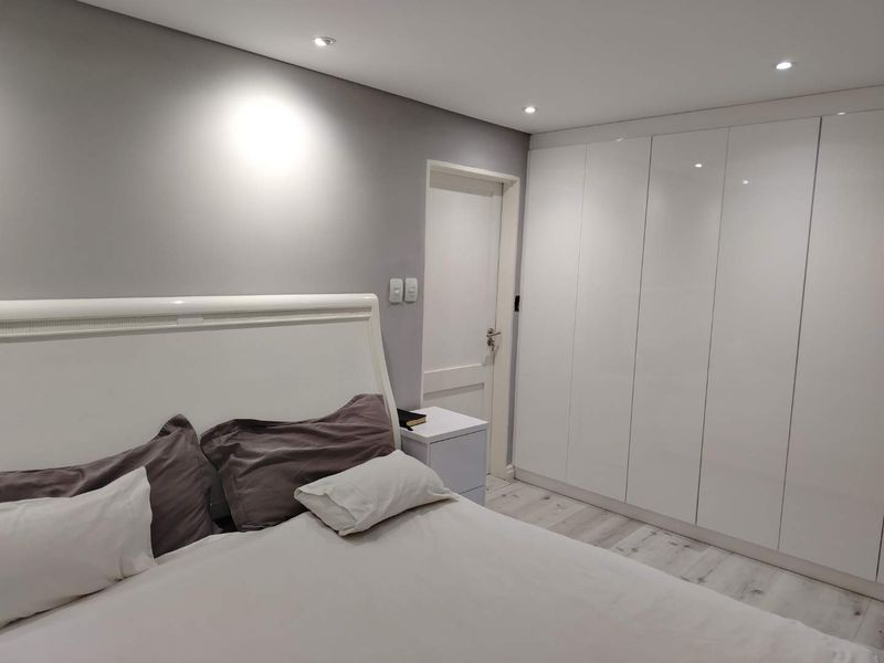 Beautifully renovated unit in Hillside Manor - Photo 9