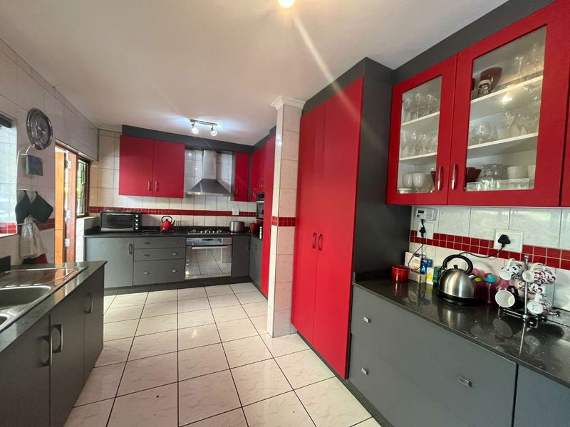 Hendra - Glen Hills home with 2 additional dwellings - Great income potential ! - Photo 2