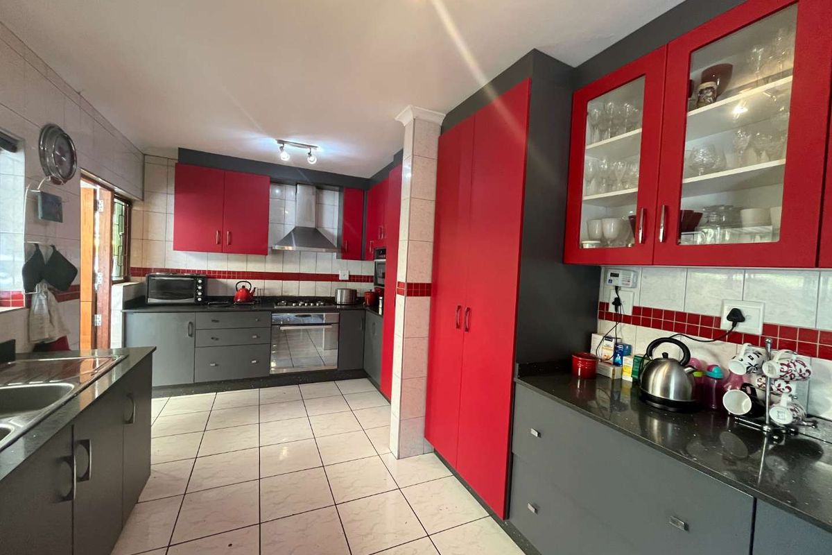 Hendra - Glen Hills home with 2 additional dwellings - Great income potential ! - Photo 2