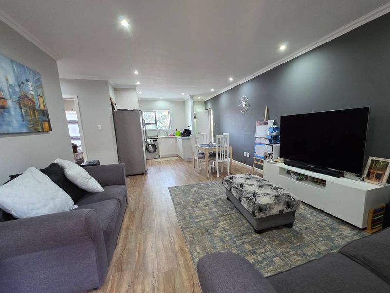 2 Bedroom with 2 Bathrooms on the First Floor For Sale in Emberton Estate. - Photo 2