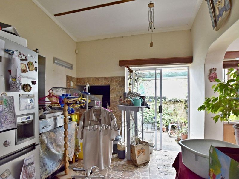 Central, Walvis Bay:  Corner Home with flat, loads of potential is for sale - Photo 8