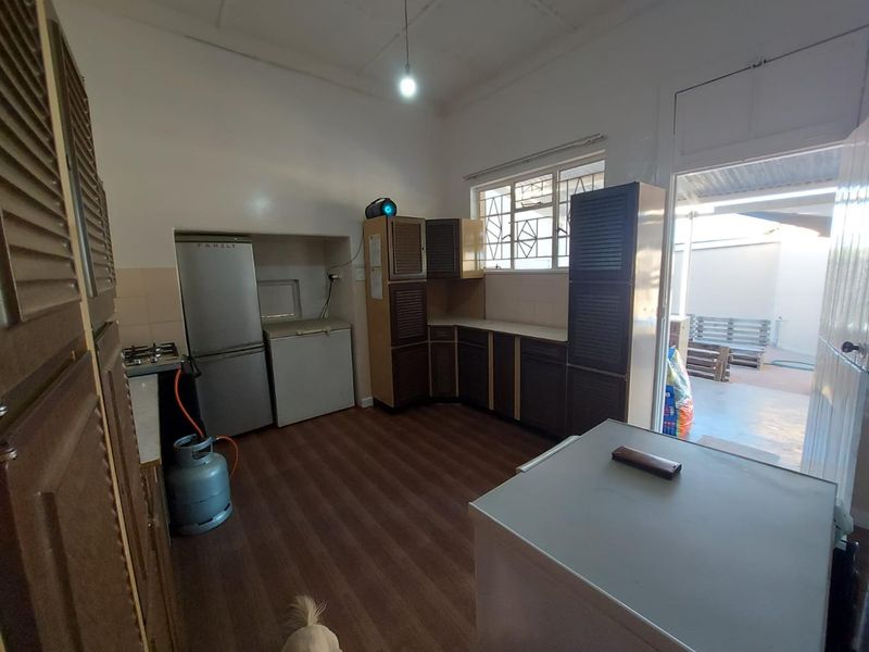 Perfect Blend of Living & Earning - 3 Bedroom House with Self-Contained Flat! - Photo 5