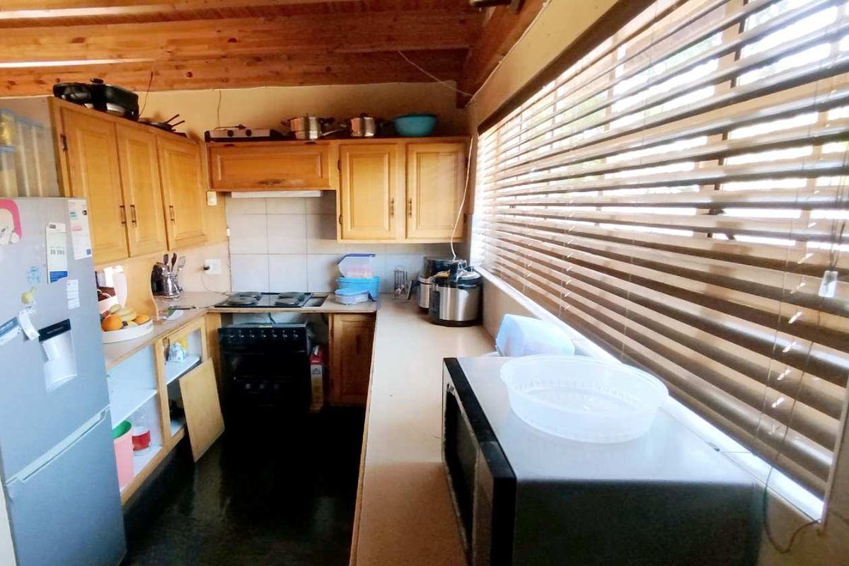 "Double-Story Delight: Perfect for Family Living!" - Photo 3