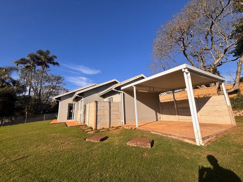 Modern 2-Bedroom, 2-Bathroom Townhouse To Rent in Upper Kloof - Photo 3