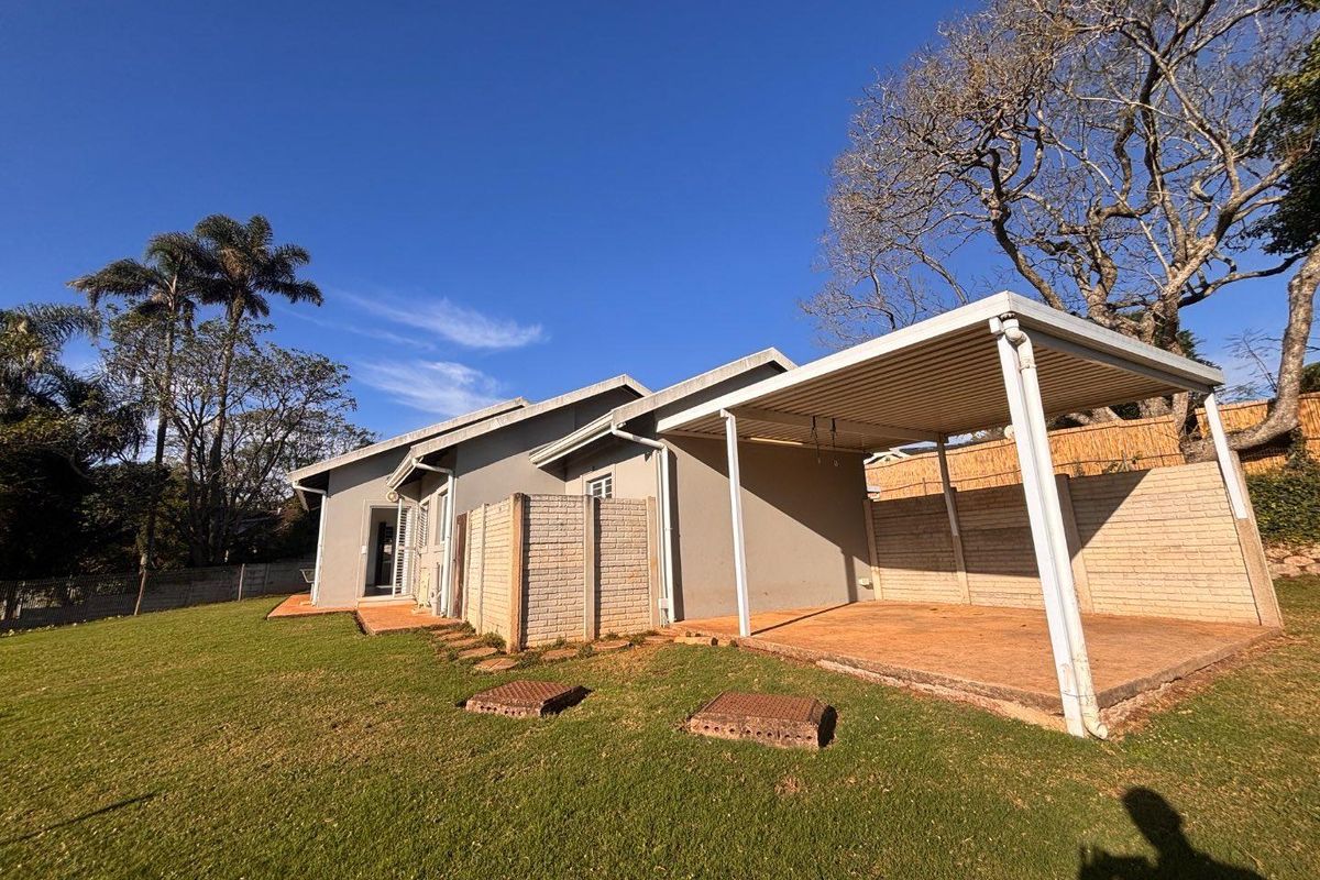 Modern 2-Bedroom, 2-Bathroom Townhouse To Rent in Upper Kloof - Photo 3