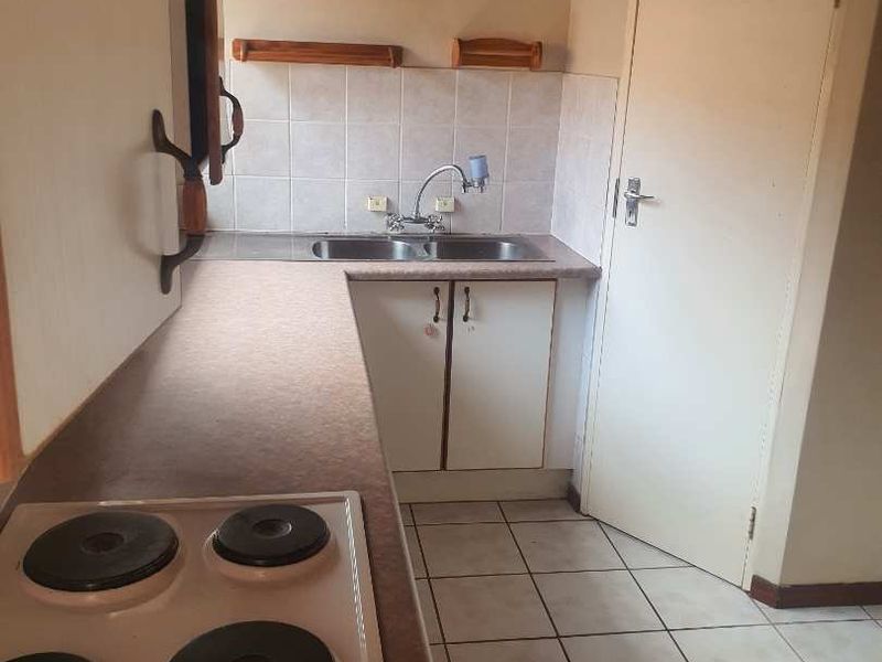 URGENT SALE !!! PRICE REDUCED TO R850.000 !!! UP FOR GRABS!!!.. HOPE YOU'RE NOT TOO LATE TO GRAB IT FOR YOURSELF!!!!... - Photo 10