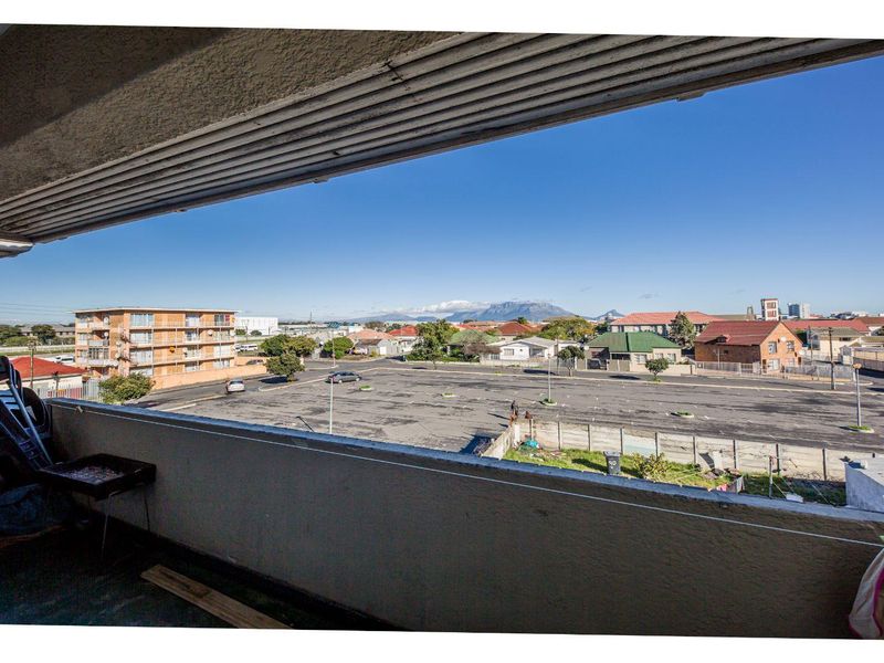 Spacious 3 Bedroom Apartment with Garage in Parow - Photo 2