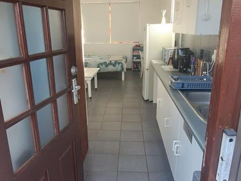 Upmarket Flatlets to Rent - Summerstrand - Photo 9