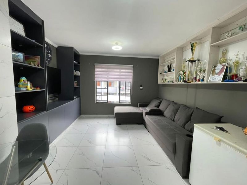 FEAST YOUR EYES - RENOVATED AND MODERN!! - Photo 5