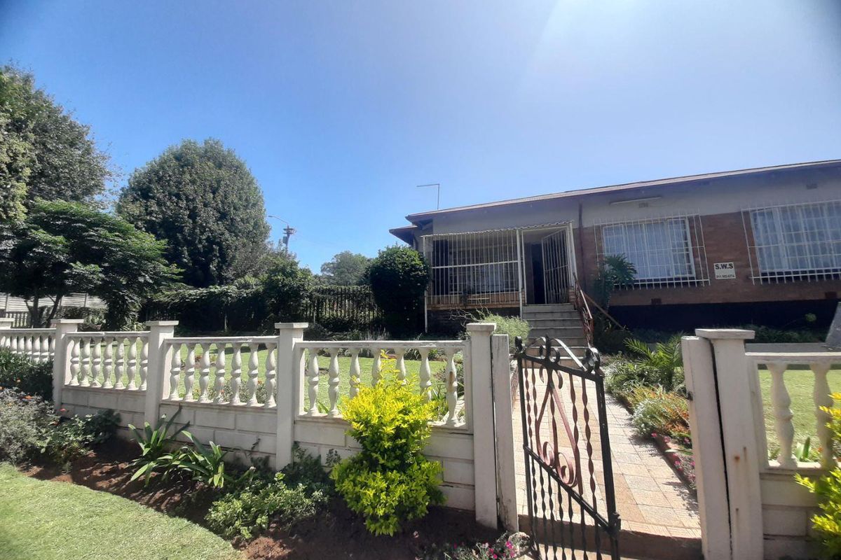 Family Home with Cottage for Sale - Photo 2