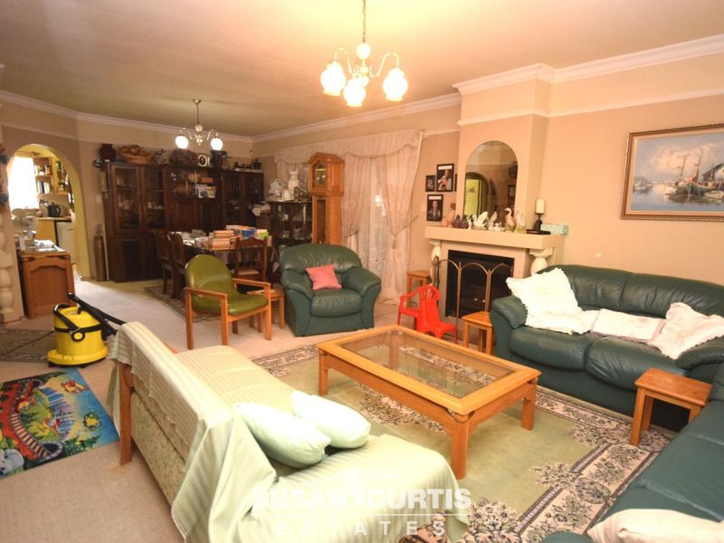 4 BEDROOM HOUSE WITH 4 FLATS FOR SALE IN HAGE HEIGHTS - Photo 3