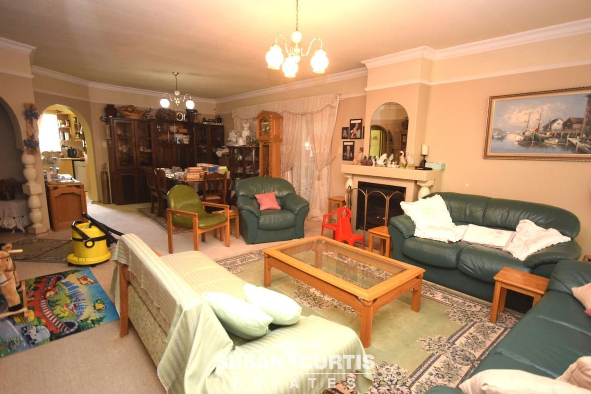 4 BEDROOM HOUSE WITH 4 FLATS FOR SALE IN HAGE HEIGHTS - Photo 3