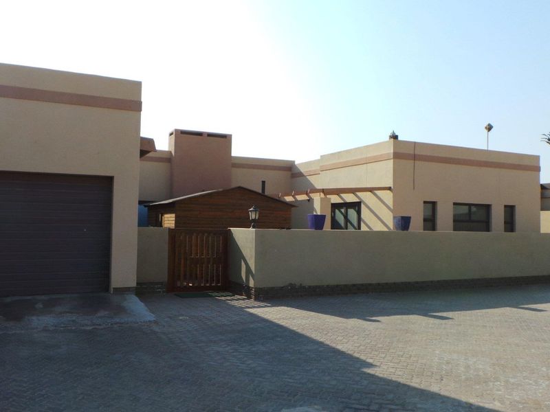 Perfect for the extended family or to earn an extra income. - Photo 9