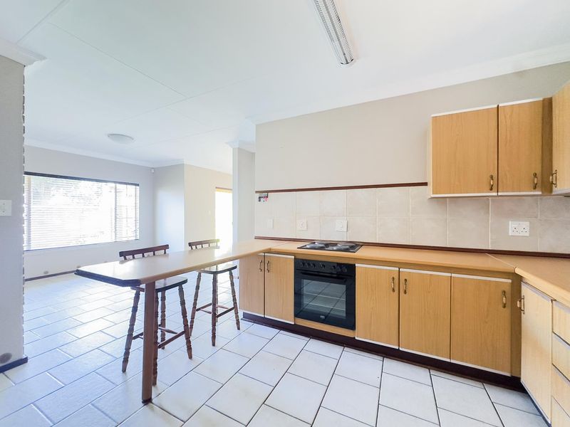 3 Bedroom 2 Bathroom House - Photo 5