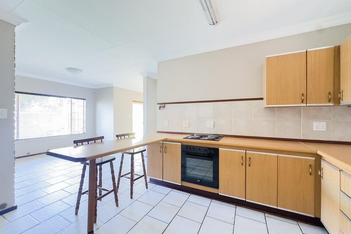 3 Bedroom 2 Bathroom House - Photo 5