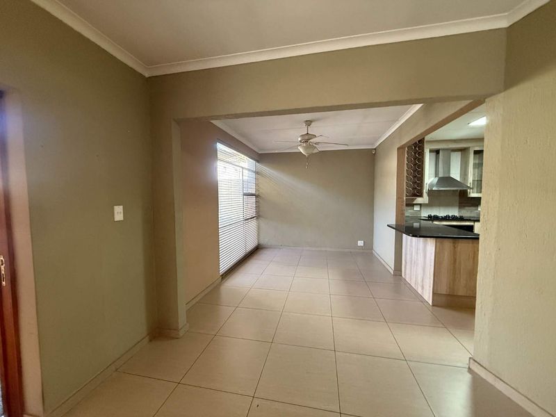 Family Home for Rent – Prime Location Near Helderkruin Laerskool! - Photo 7