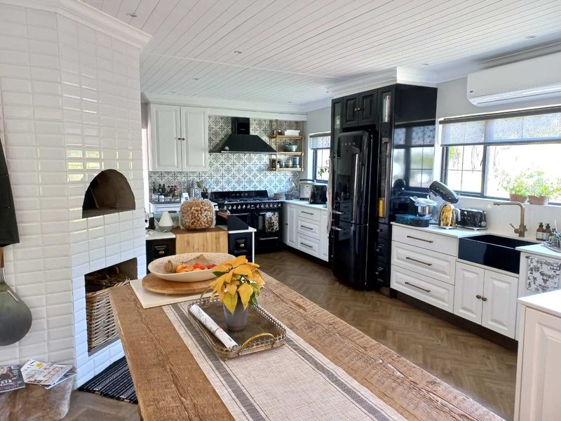 Spectacular family home in a very popular and sought after area. - Photo 2