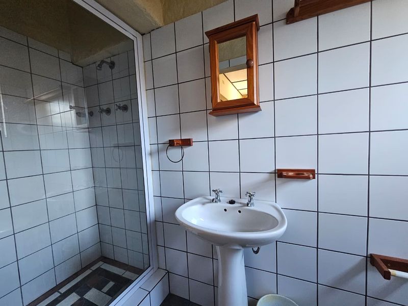 Compact 1-Bedroom Unit in Meer En See, Richards Bay - Photo 6
