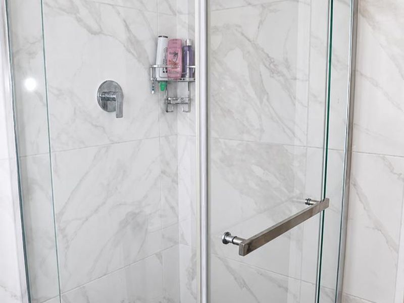 Perfectly Located: Modern, stunning 2 bedroom Townhouse with Easy Access to N1 - Photo 10