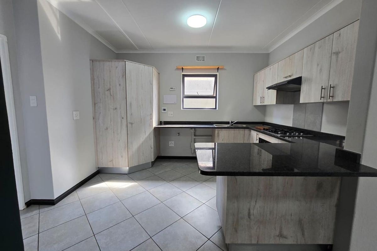 Secure & modern first floor unit for sale in Norton Home Estates - Photo 3