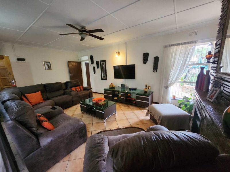 Randhart home built for family living and rental returns - Photo 3