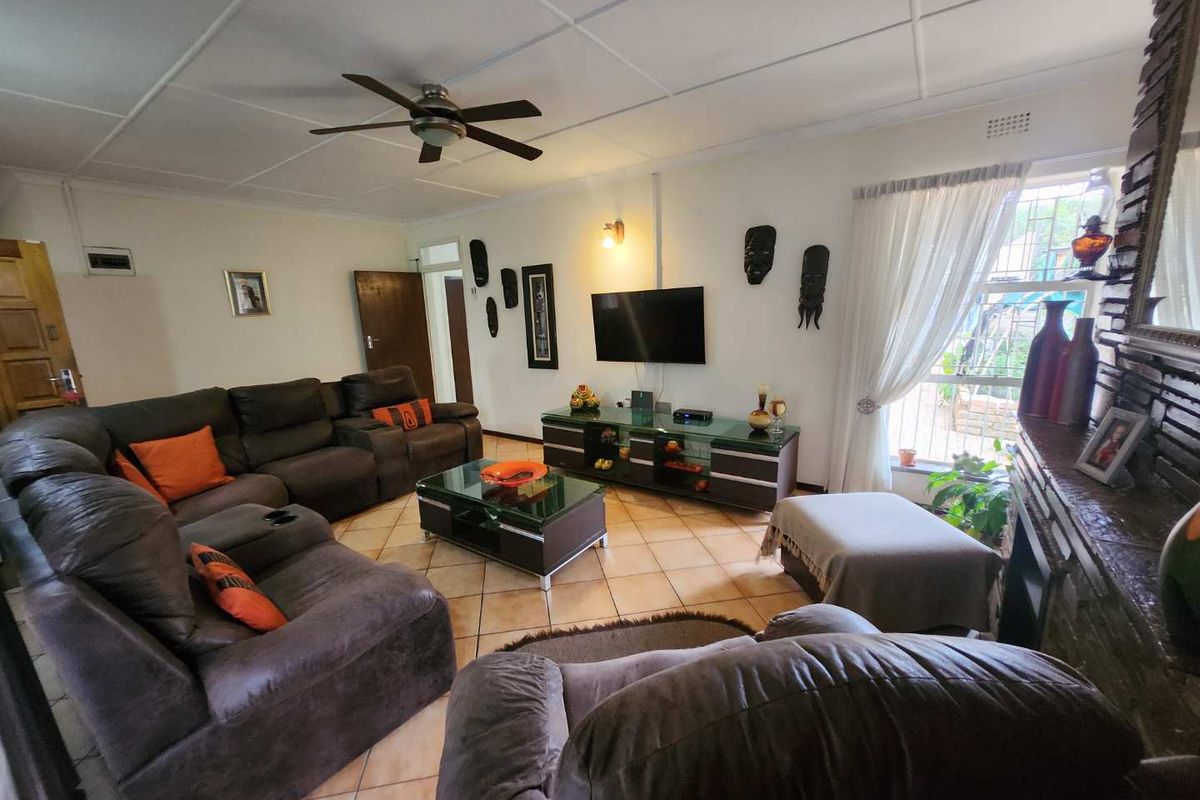 Randhart home built for family living and rental returns - Photo 3
