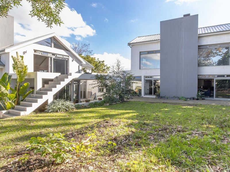 Live, Relax, and Thrive in this beautiful family home. - Photo 4