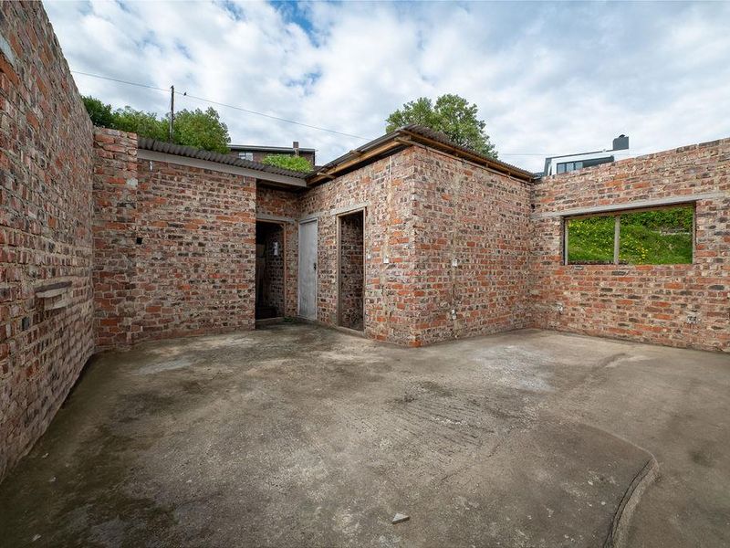 This property is situated in a cul de sac with beautiful Outeniqua mountain views - Photo 4