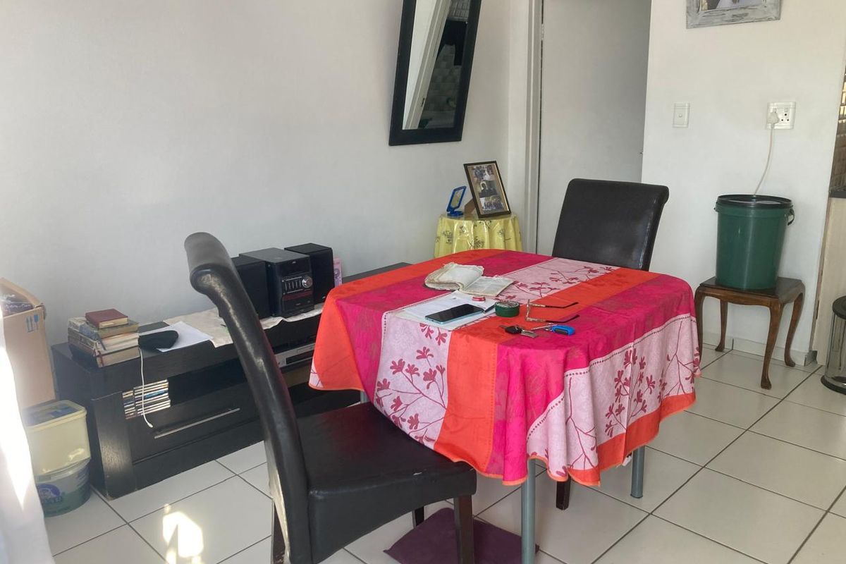 2 Bedroom Apartment / Flat for Sale in Fleurhof. - Photo 4