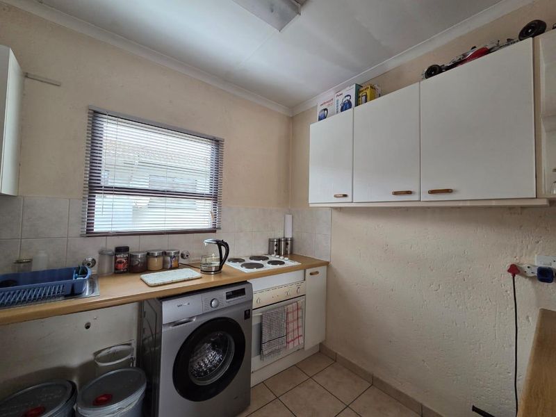 PERFECT STARTER HOME OR INVESTMENT - Photo 5