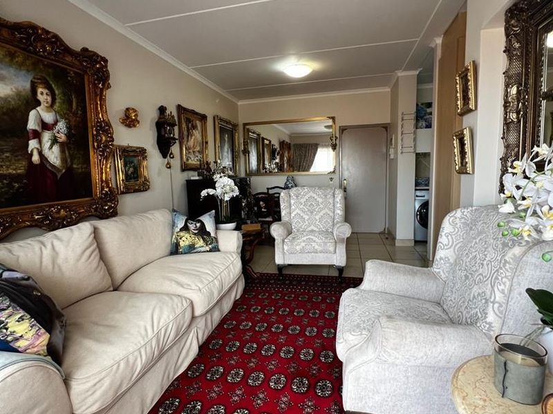 Retire in beautiful 2-bedroom apartment - Photo 5