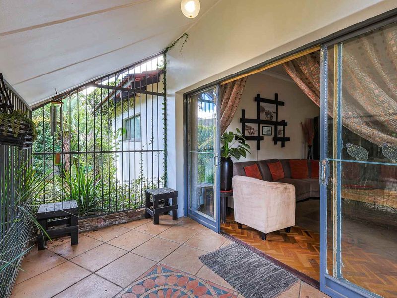 5 Bedroom Dual-Living Home with Exceptional Flexibility & Income Potential - Photo 3