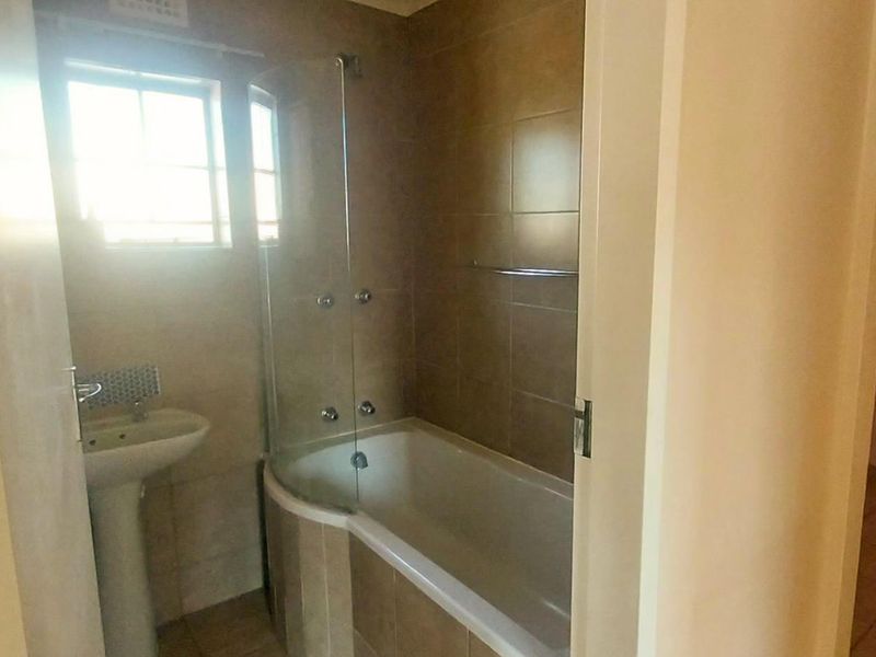 3 bedroom in Thatch hill estate - Photo 9