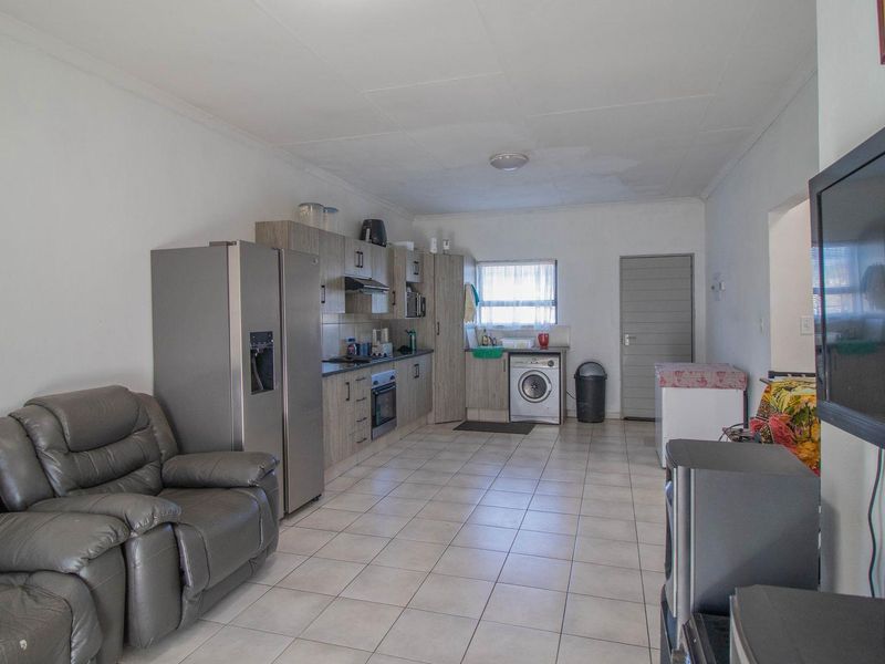 Beautiful apartment in a secure complex for sale - Photo 8