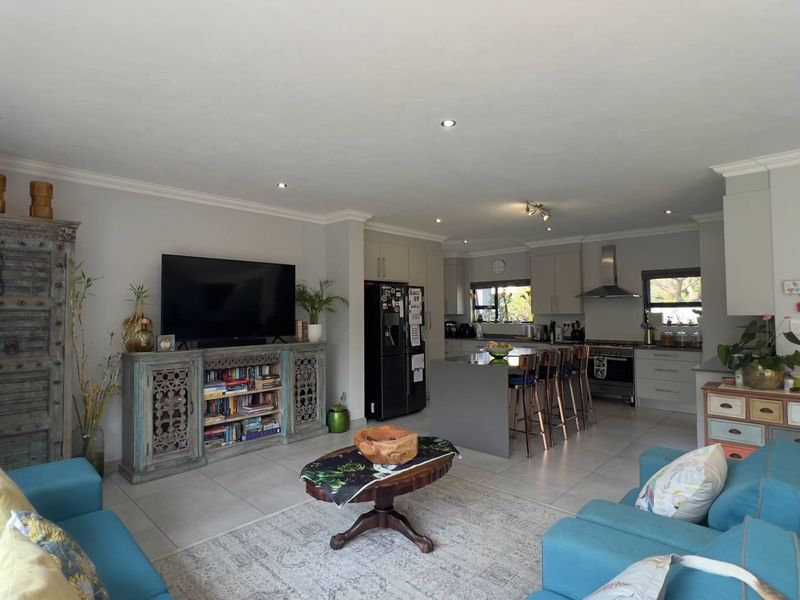 Available for Rental 1 June 2026 - 4 Bedrooms with pool - Photo 6