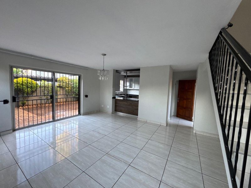 3 Bedroom Family Home in Heuwelsig Estate - Photo 2