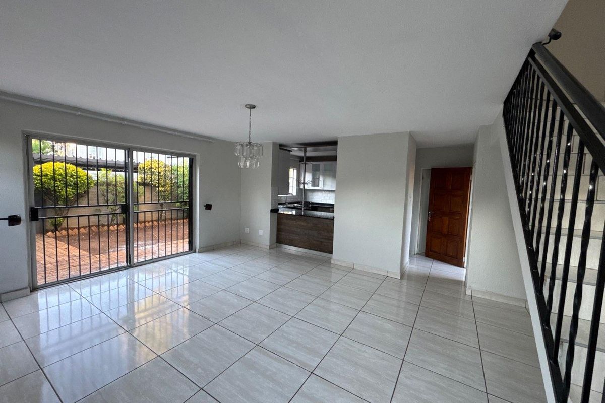 3 Bedroom Family Home in Heuwelsig Estate - Photo 2
