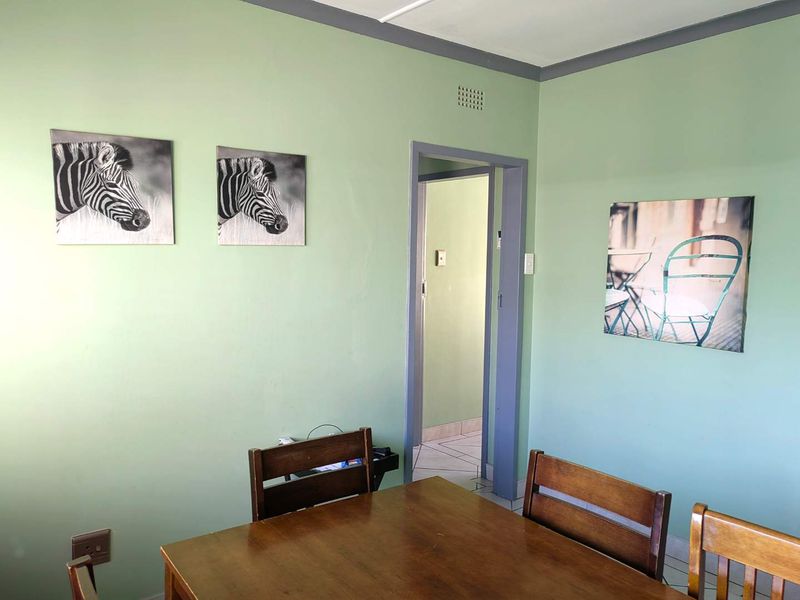 Where Modern Style Meets Family Comfort - Photo 10