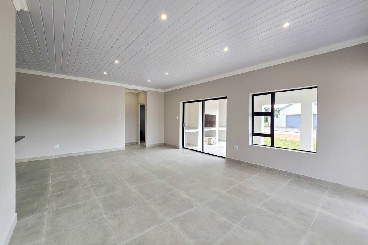 A prime, newly built home designed to satisfy the most discerning buyer. - Photo 3