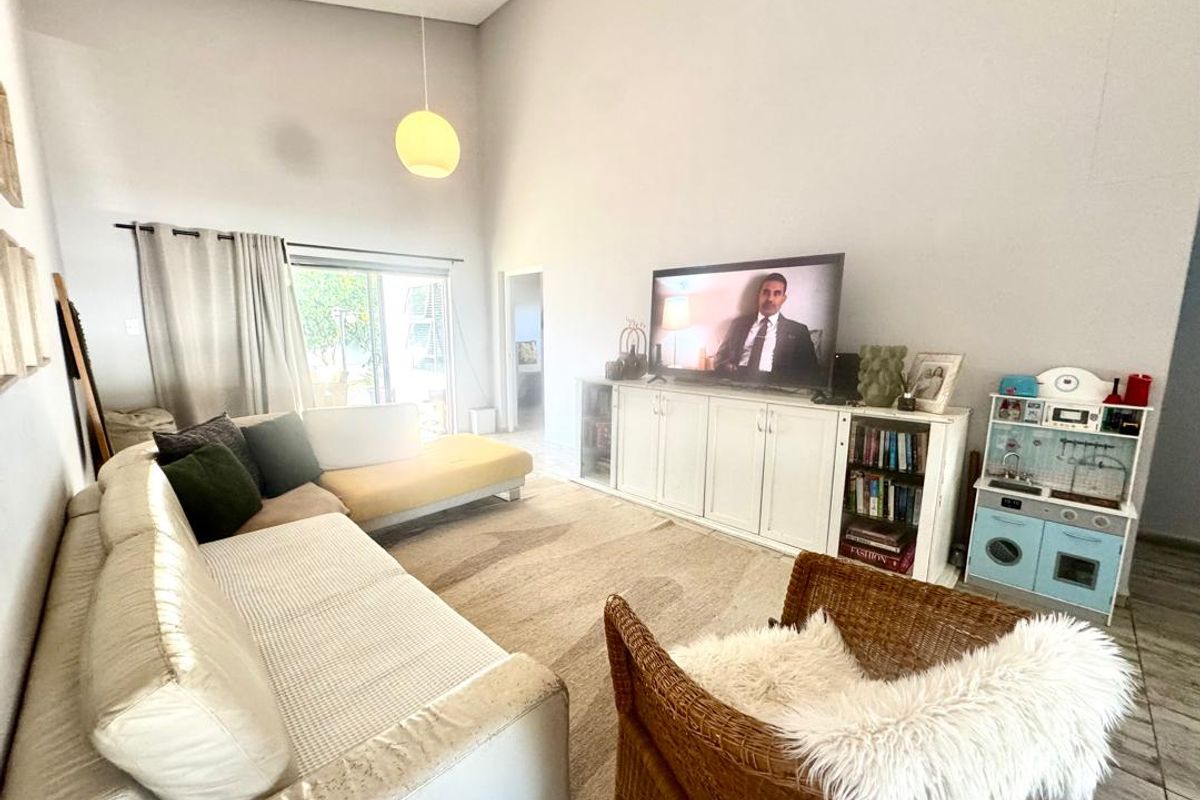 3 Bedroom House For Sale in Elisenheim - Photo 3
