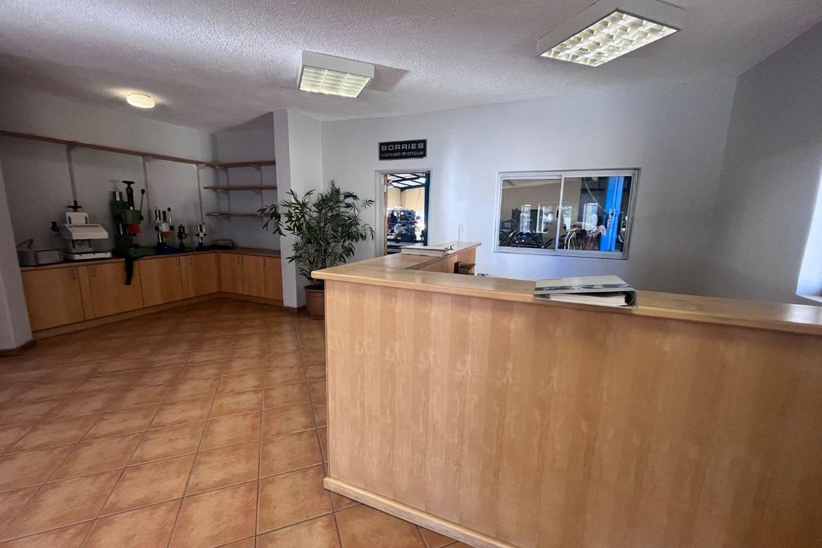 Prime warehouse in Prosperita for sale! - Photo 2